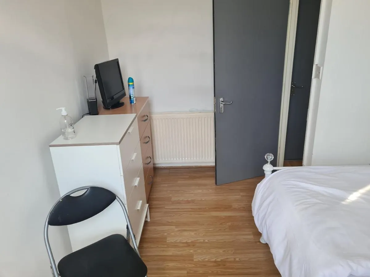 لندن B.H Guest House منزل للإقامة