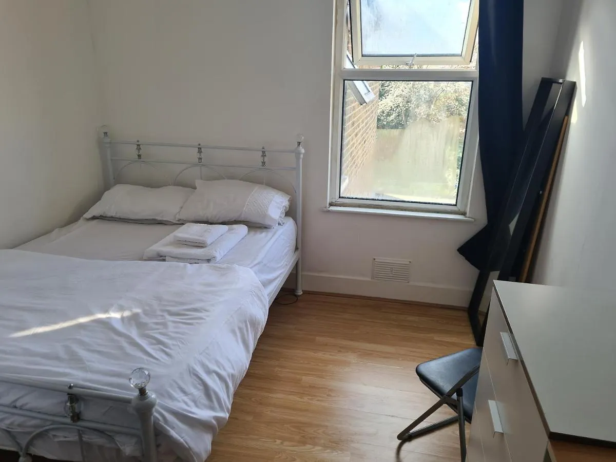 لندن B.H Guest House 0*,  المملكة المتحدة